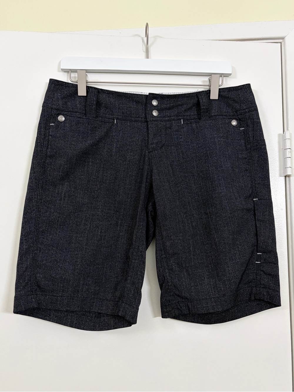 Lululemon Outdoor Bermuda Shorts Size 6 Black Heathered Hiking Utility Gorpcore
